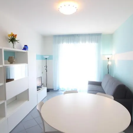 Apartment Modern Flat With Pool View Lignano Sabbiadoro