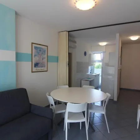 Apartment Modern Flat With Pool View *