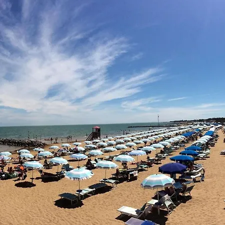 Modern Flat With Pool View Apartman Lignano Sabbiadoro