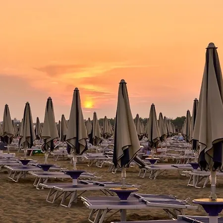 Modern Flat With Pool View Apartment Lignano Sabbiadoro