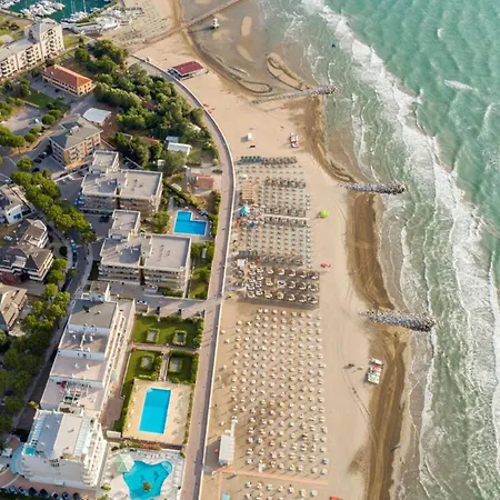 Modern Flat With Pool View Lignano Sabbiadoro
